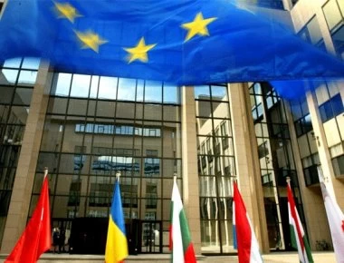 Απών από τη σημερινή Σύνοδο Κορυφής ο Τσίπρας - Θα τον εκπροσωπήσει ο Σάντσεθ